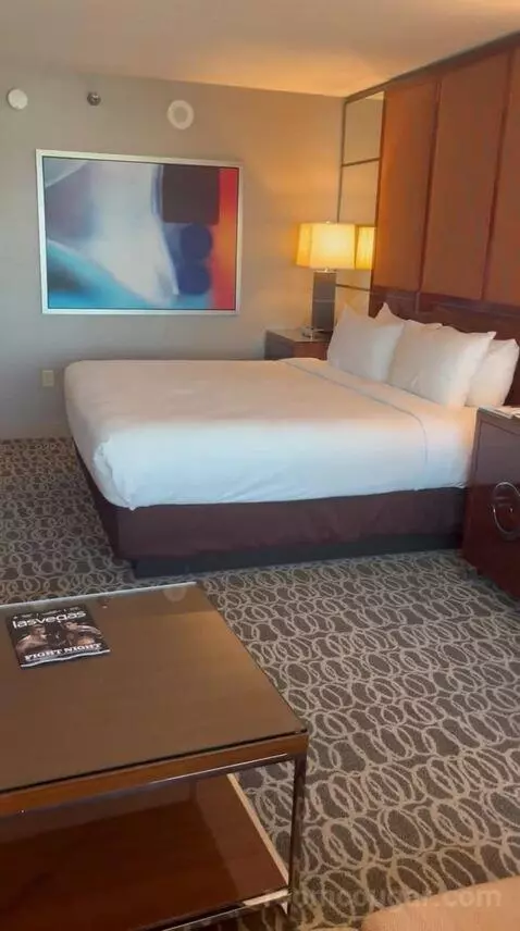 Executive King Suite + Grand Queen Room (#21-329) bed picture #11
