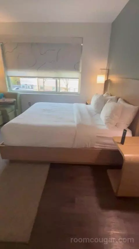 King Room (#306) bed picture #11