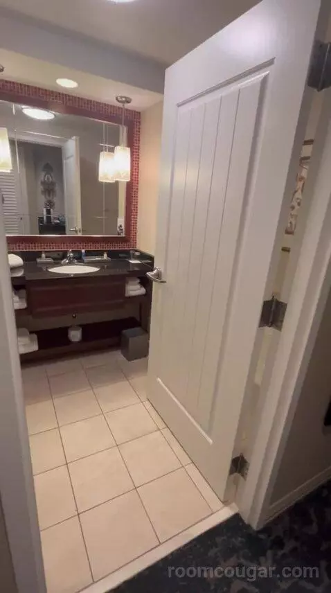 Guest Room, 2 Queen (#525) bathroom picture #4