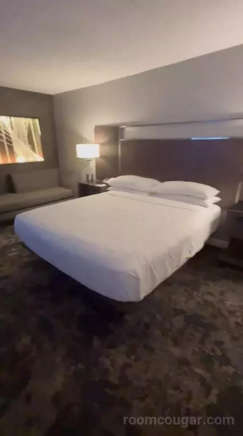King Room (#1407) bed picture #11