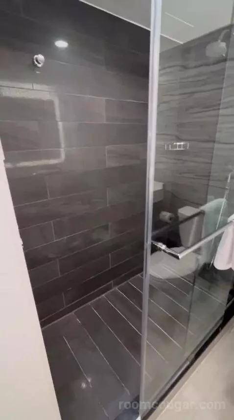 King Room (#1407) bathroom picture #7