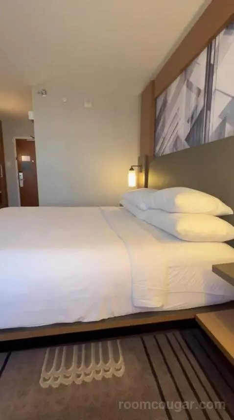 King Room (#1221) bed picture #12