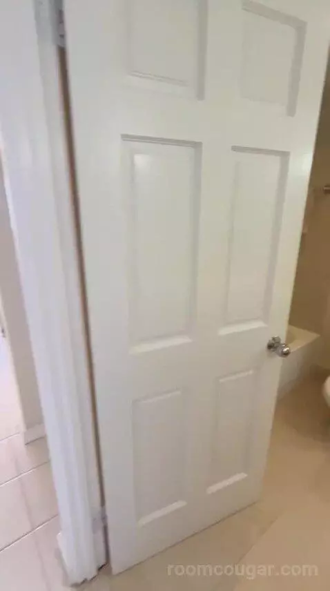 Standard (#206) bathroom picture #1