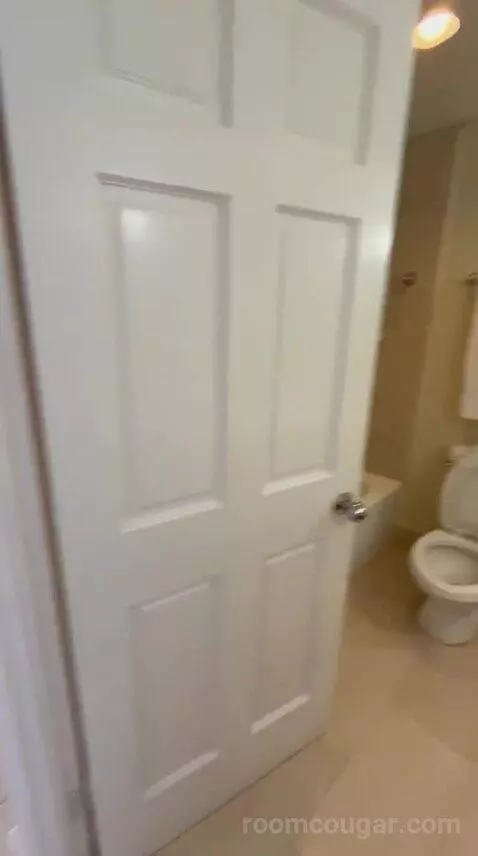 Standard (#206) bathroom picture #3