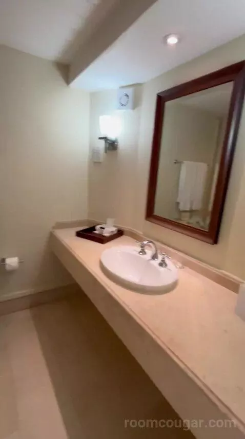 Standard (#206) bathroom picture #6