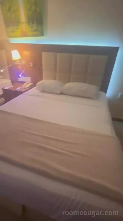 Queen Room with Two Queen Beds (#415) bed picture #5