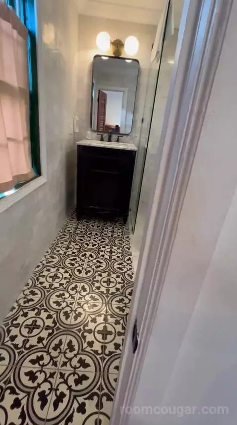 Standard Single Room (#321) bathroom picture #4