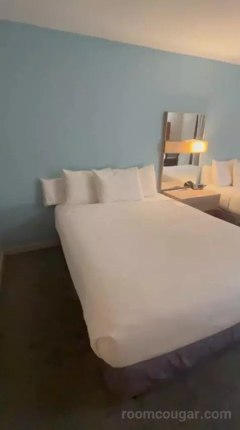 Quality Room, 2 Queen Beds (#1023) bed picture #5