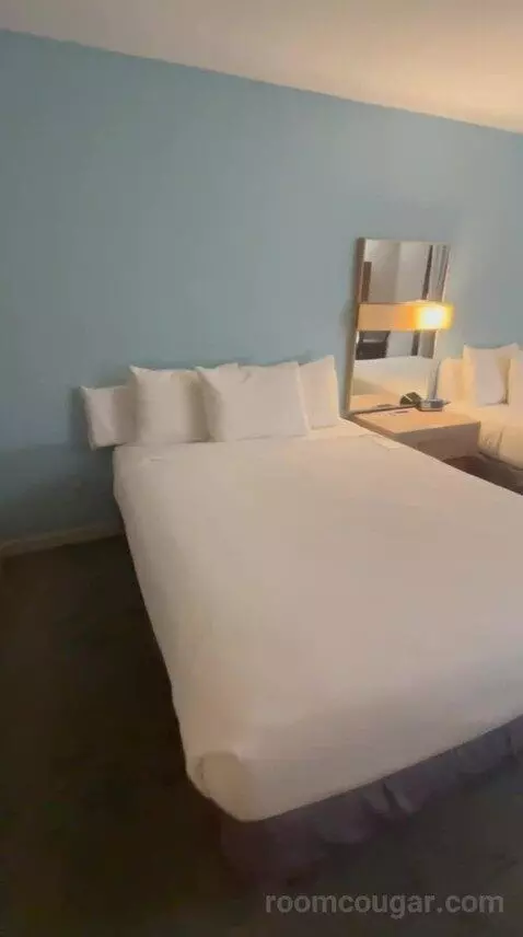 Quality Room, 2 Queen Beds (#1023) bed picture #6