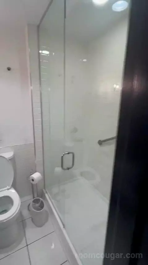 King Room (#824) bathroom picture #10