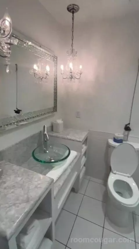 King Room (#824) bathroom picture #5