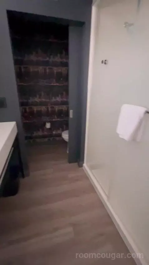 King Room (#402) picture #6