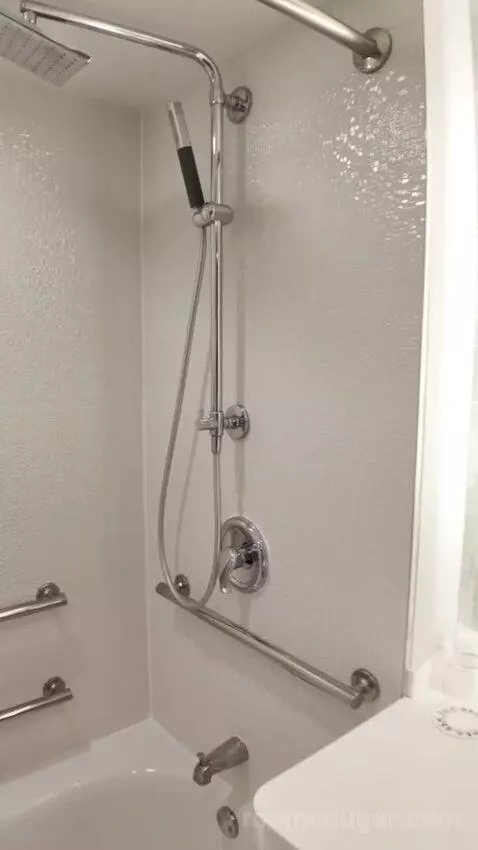 King with Balcony bathroom picture #12