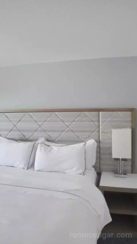 King with Balcony bed picture #1
