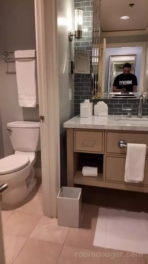 2 Double Beds with Balcony bathroom picture #1