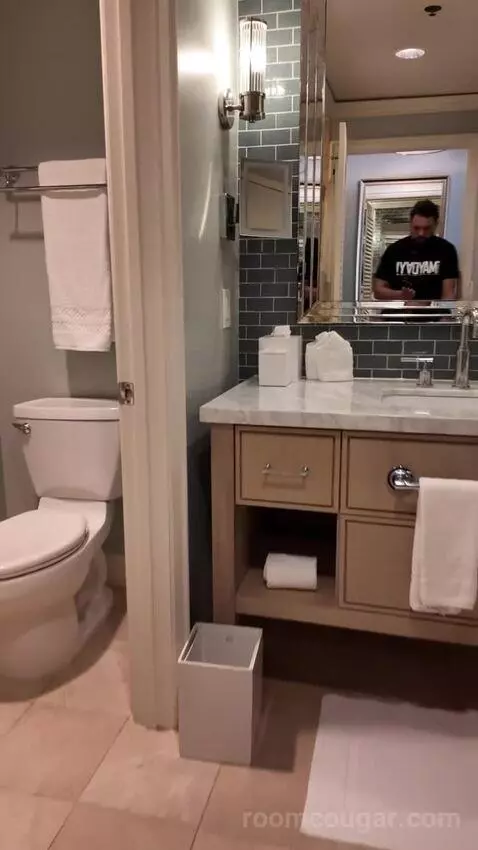 2 Double Beds with Balcony bathroom picture #2