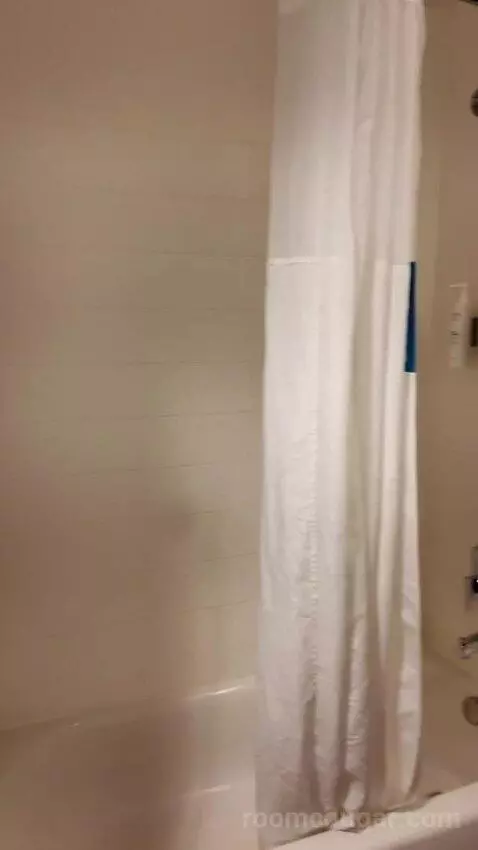King Room bathroom picture #1