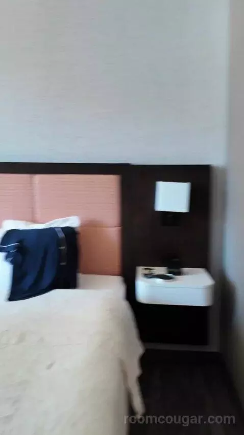King Room bed picture #2
