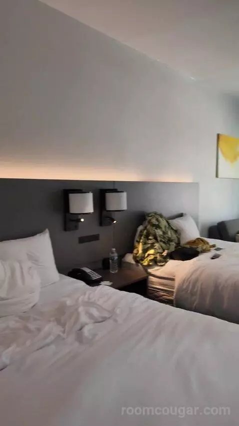 Queen Suite with Two Queen Beds - Disability Access bed picture #8