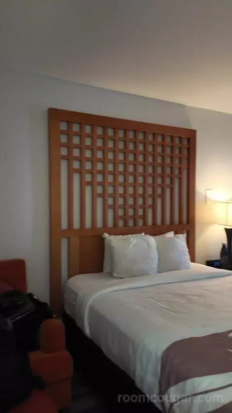 Queen Room with Two Queen Beds bed picture #10