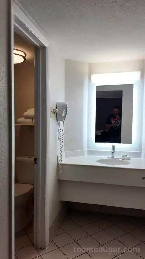 Double Room with Two Double Beds - Disability Access picture #5