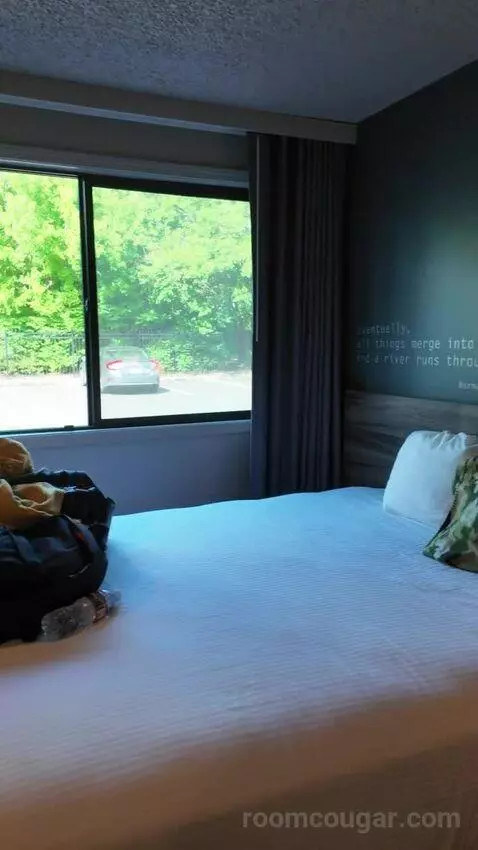 Queen Room with Two Queen Beds bed picture #4