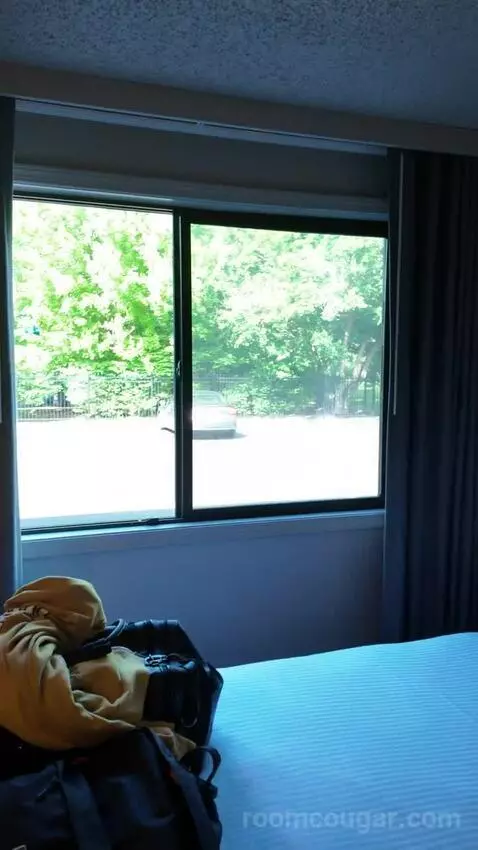 Queen Room with Two Queen Beds bed picture #5