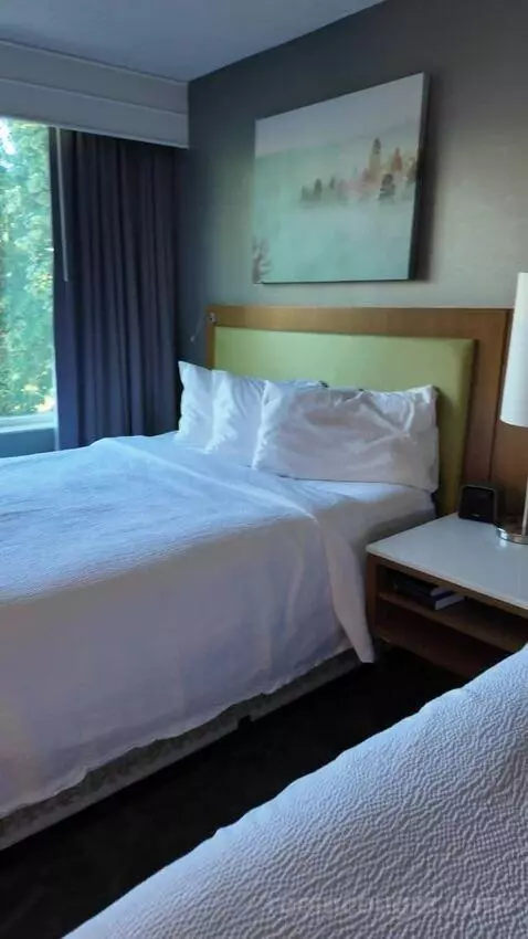 Queen Suite bed picture #6