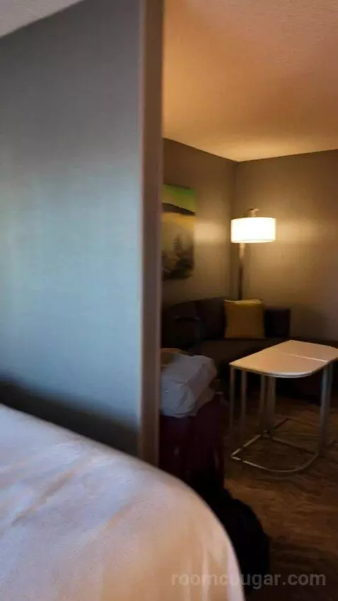 Queen Suite bed picture #10