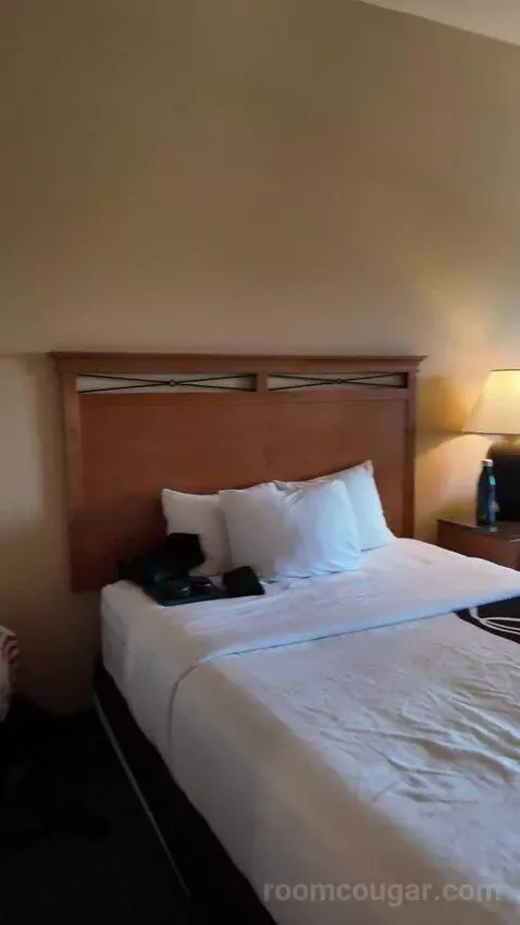 Deluxe Queen Room with Two Queen Beds bed picture #2