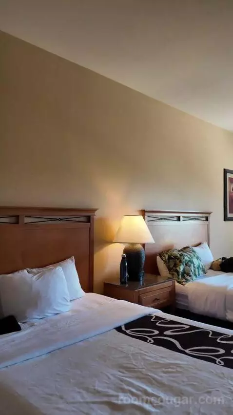 Deluxe Queen Room with Two Queen Beds bed picture #10