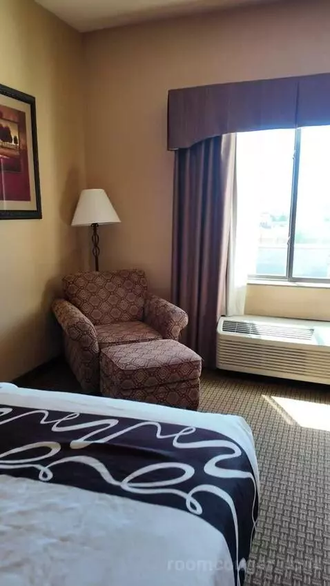 Deluxe Queen Room with Two Queen Beds bed picture #6