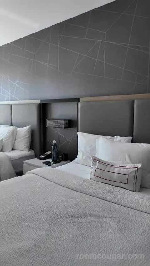 Suite with Two Queen Beds and Trundle Bed - Hearing Accessible bed picture #5