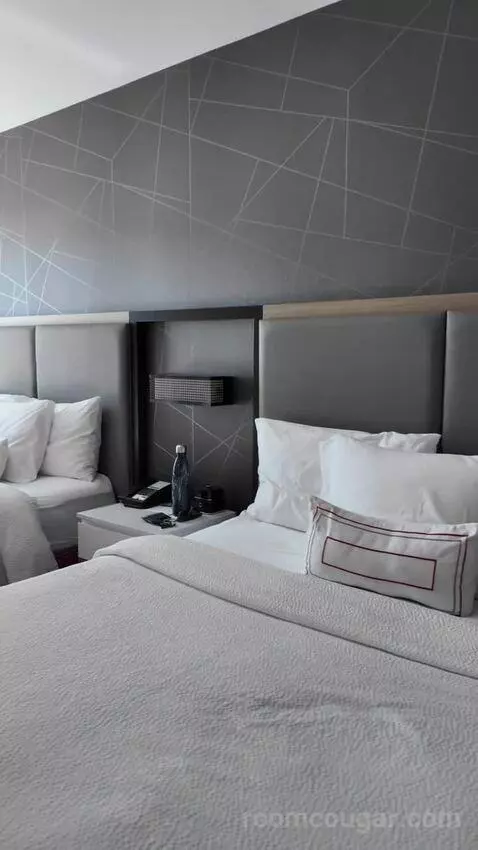Suite with Two Queen Beds and Trundle Bed - Hearing Accessible bed picture #6