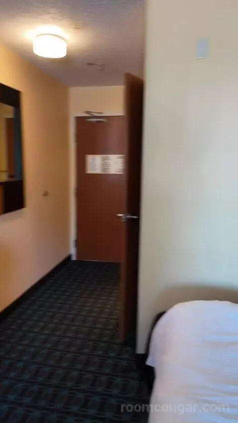 Queen Room with Two Queen Beds bed picture #6