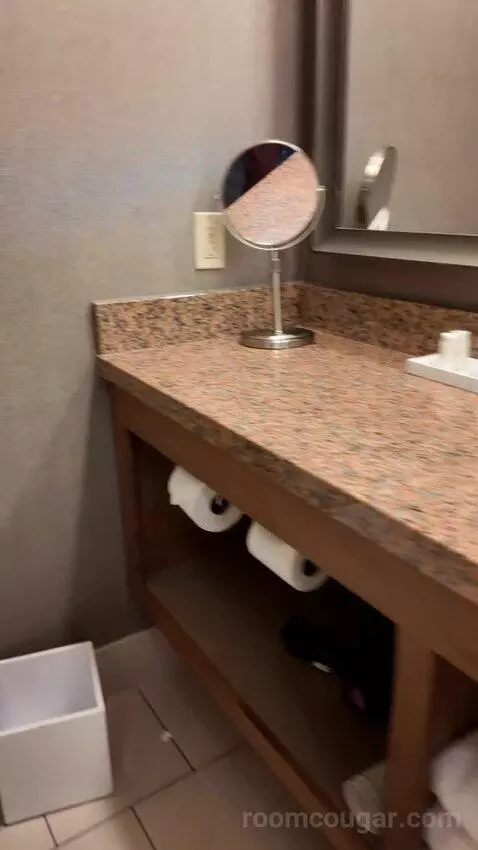 Queen/Double Room bathroom picture #5