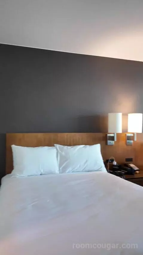 Queen/Double Room bed picture #4