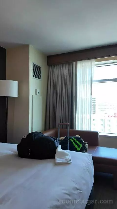 Queen/Double Room bed picture #8