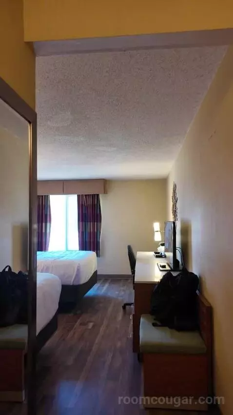 Queen Room with Two Queen Beds bed picture #1