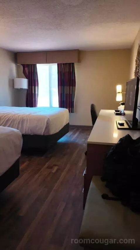 Queen Room with Two Queen Beds bed picture #11