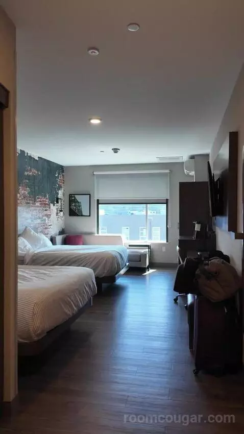 Queen Room with Two Queen Beds bed picture #1