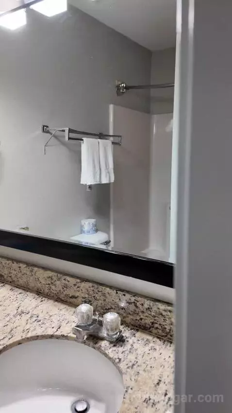 Efficiency Queen Suite with Two Queen Beds bathroom picture #5