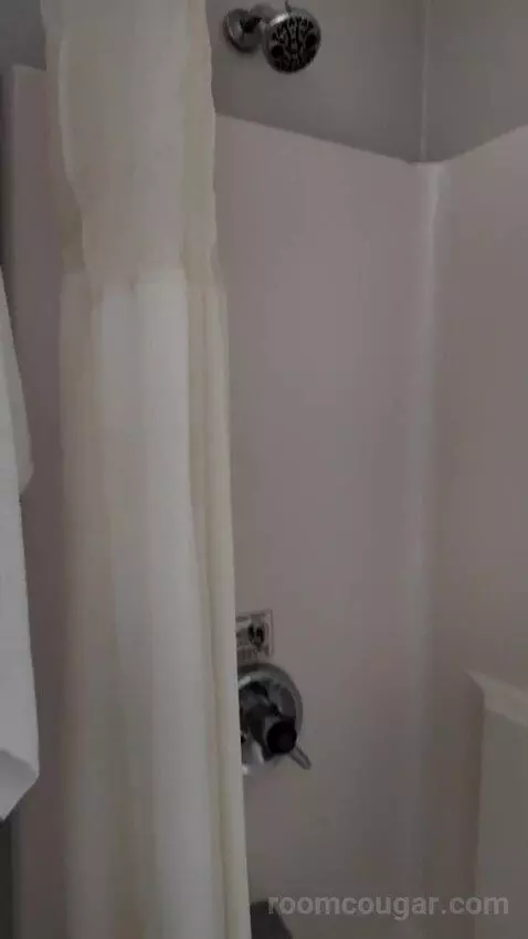 Efficiency Queen Suite with Two Queen Beds bathroom picture #8