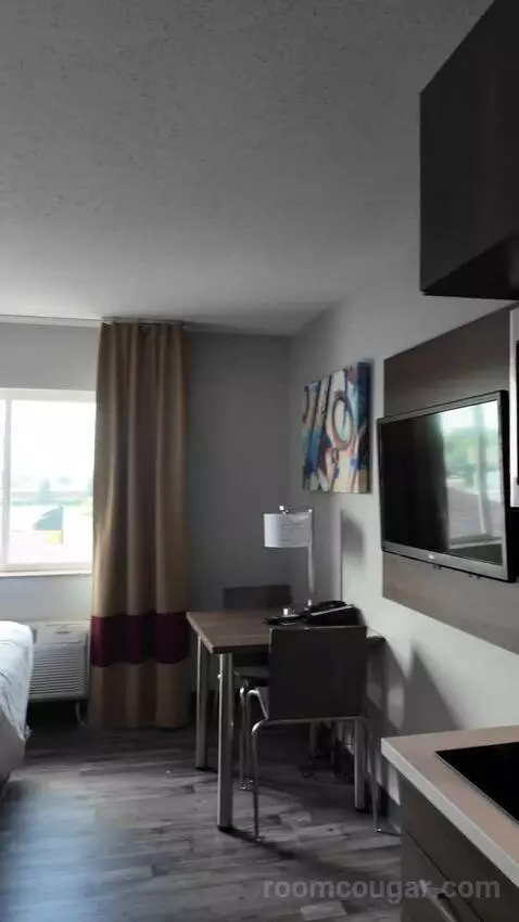 Efficiency Queen Suite with Two Queen Beds bed picture #9