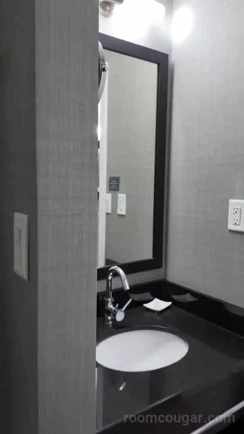 Standard Room 2 Double Beds (#207) bathroom picture #3