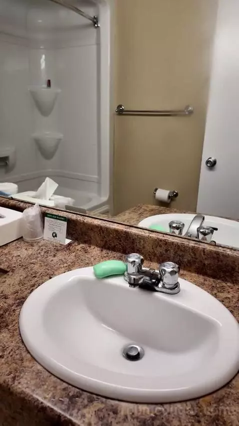 Standard (#102) bathroom picture #5