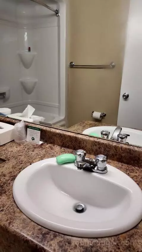 Standard (#102) bathroom picture #6