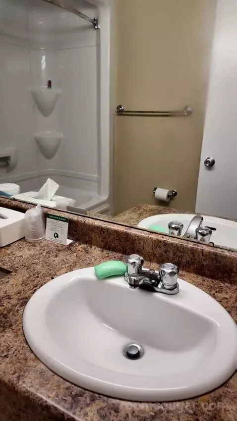 Standard (#102) bathroom picture #7