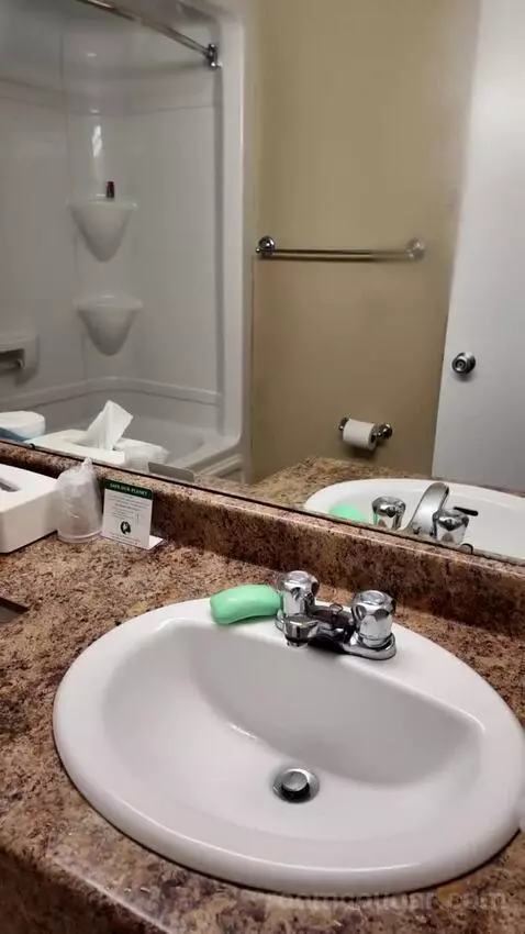 Standard (#102) bathroom picture #8