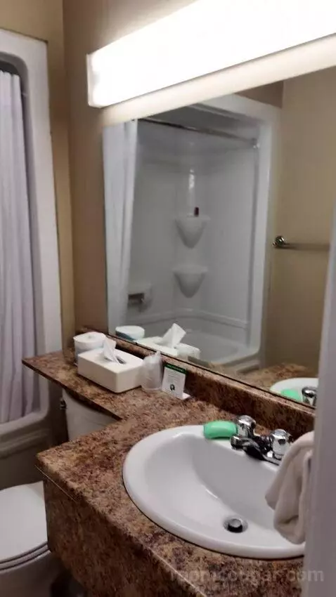 Standard (#102) bathroom picture #9